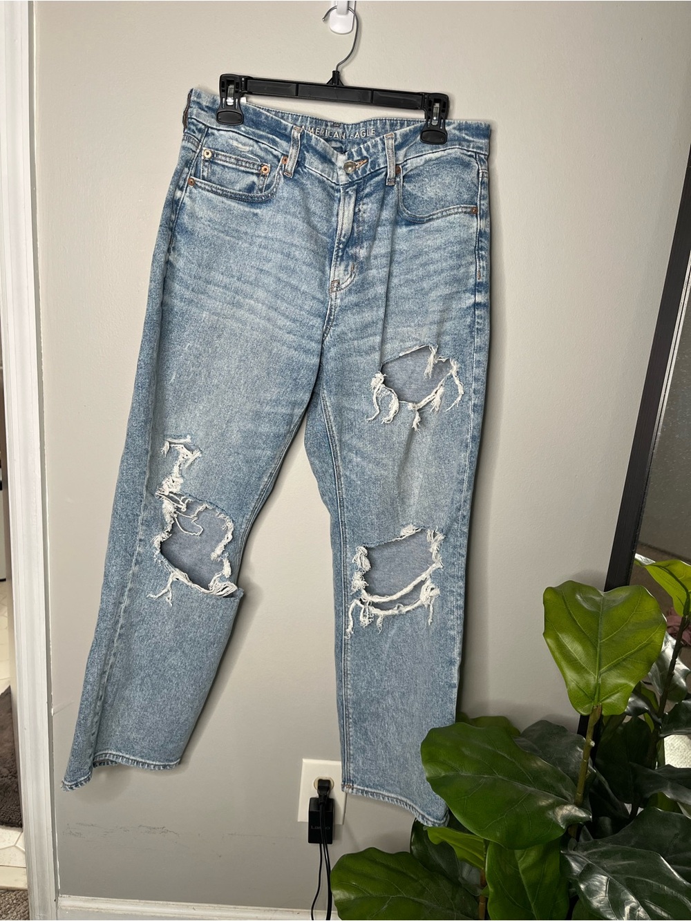 American Eagle Light Wash DistressedJeans size 12 short